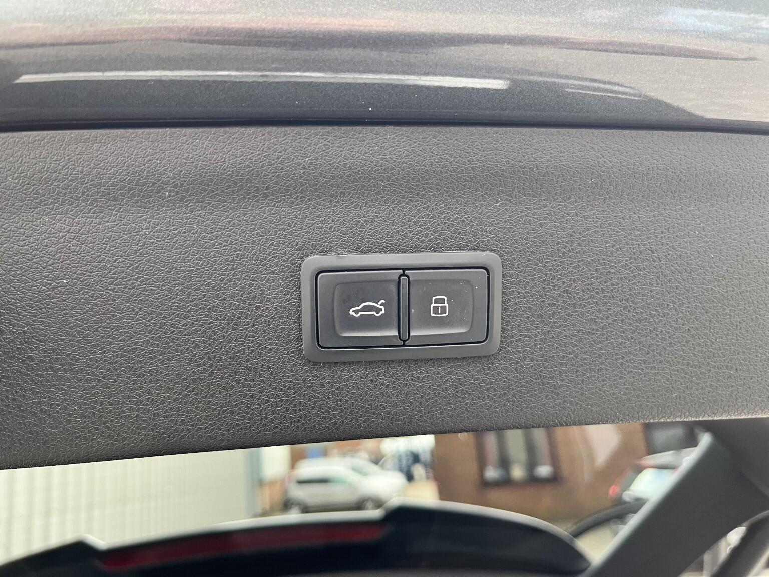 Audi Q3 1.4 TFSI CoD Black Edition Manual