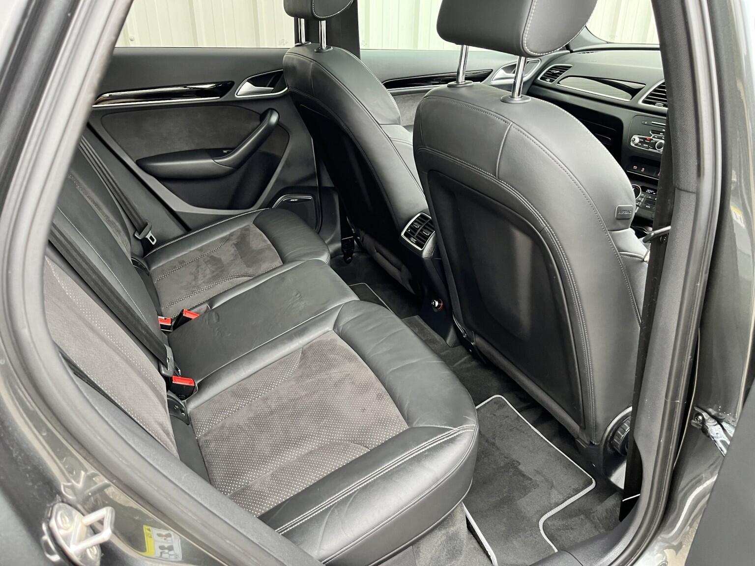 Audi Q3 1.4 TFSI CoD Black Edition Manual