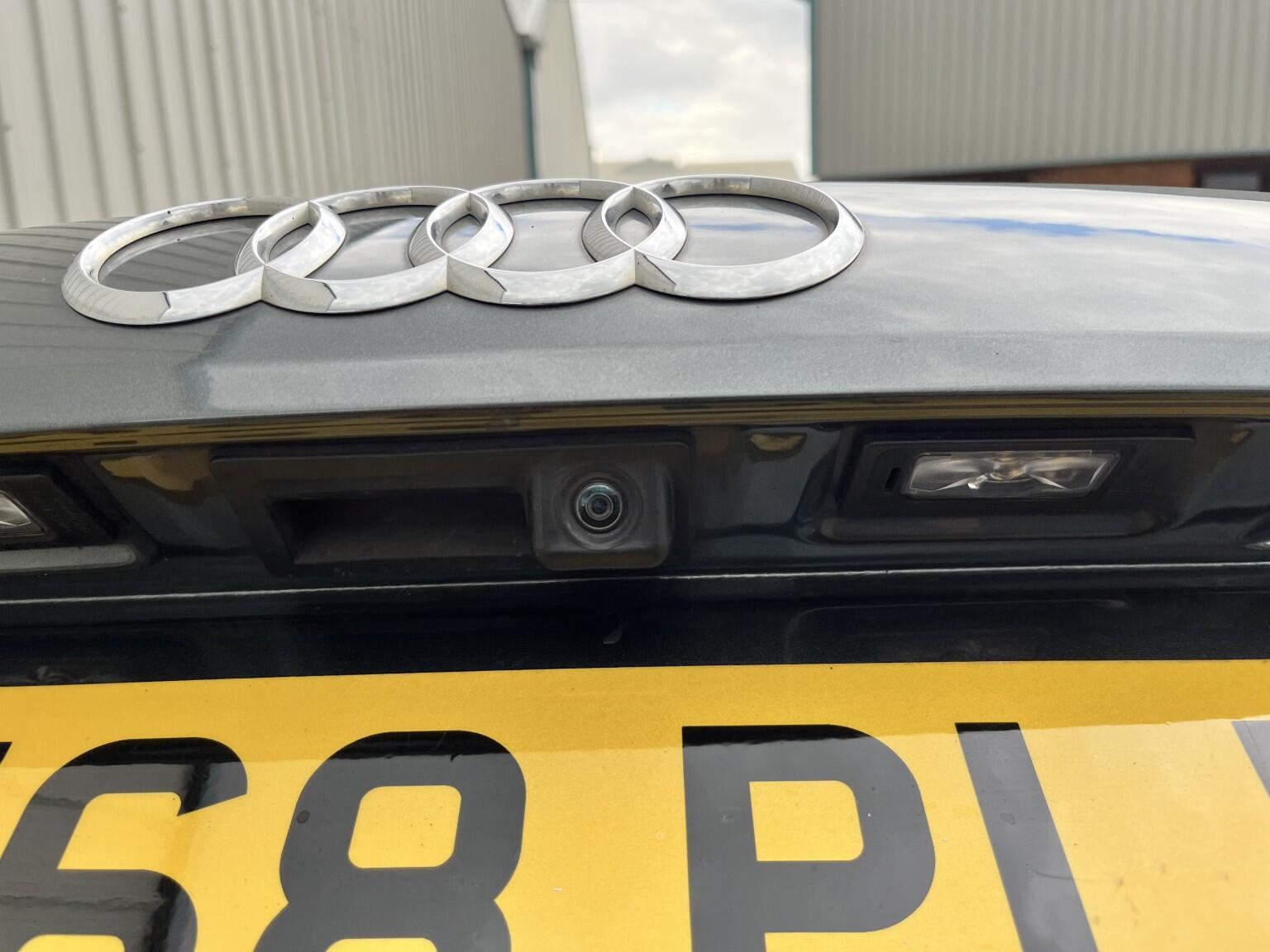 Audi Q3 1.4 TFSI CoD Black Edition Manual