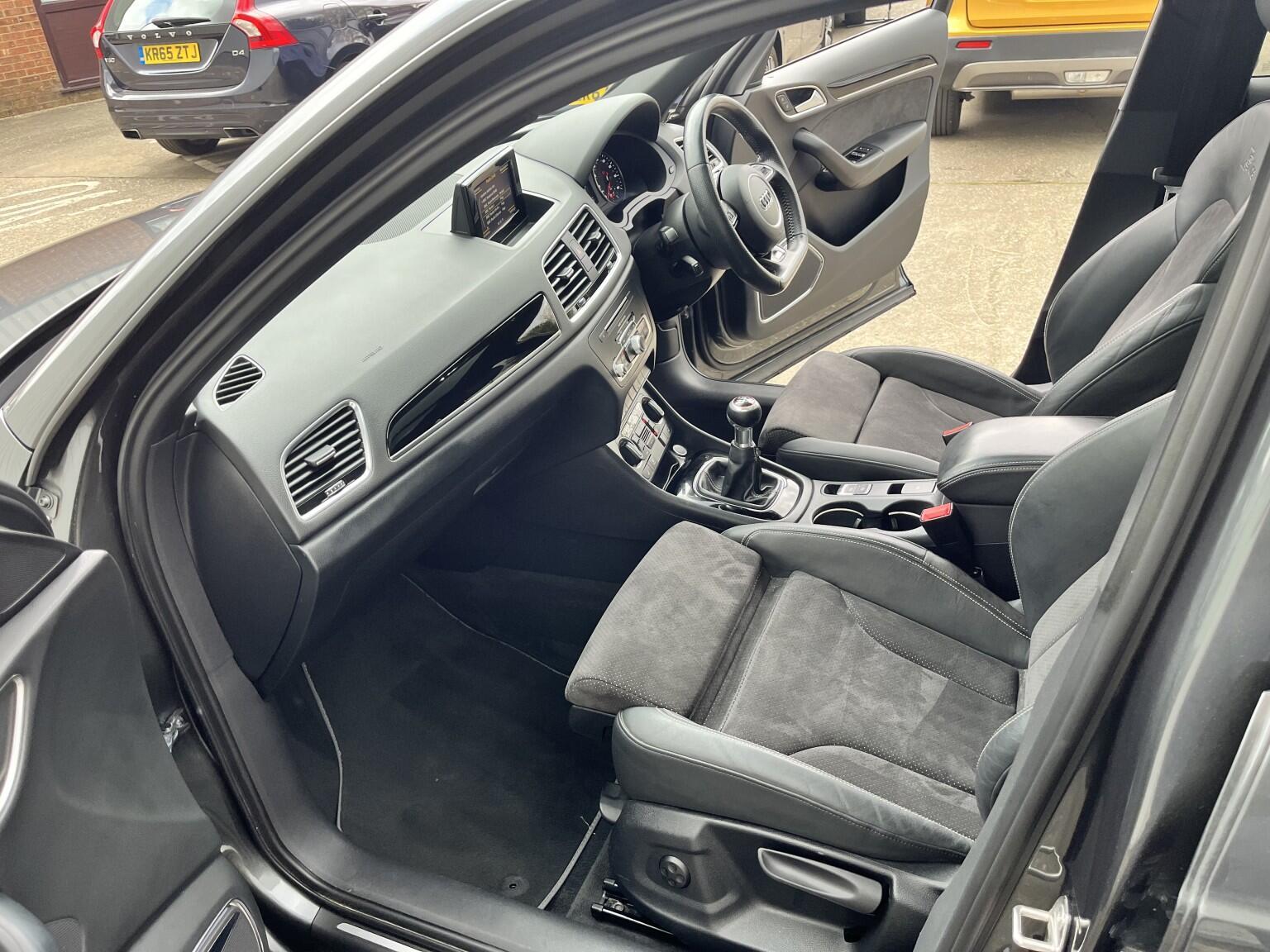 Audi Q3 1.4 TFSI CoD Black Edition Manual