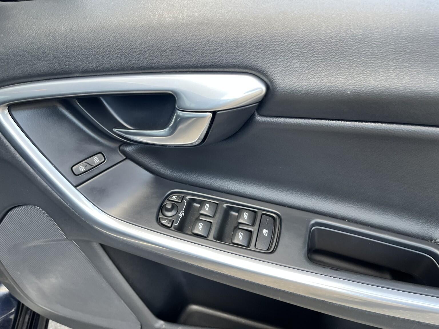 Volvo V60 2.0 SE Lux Nav D4