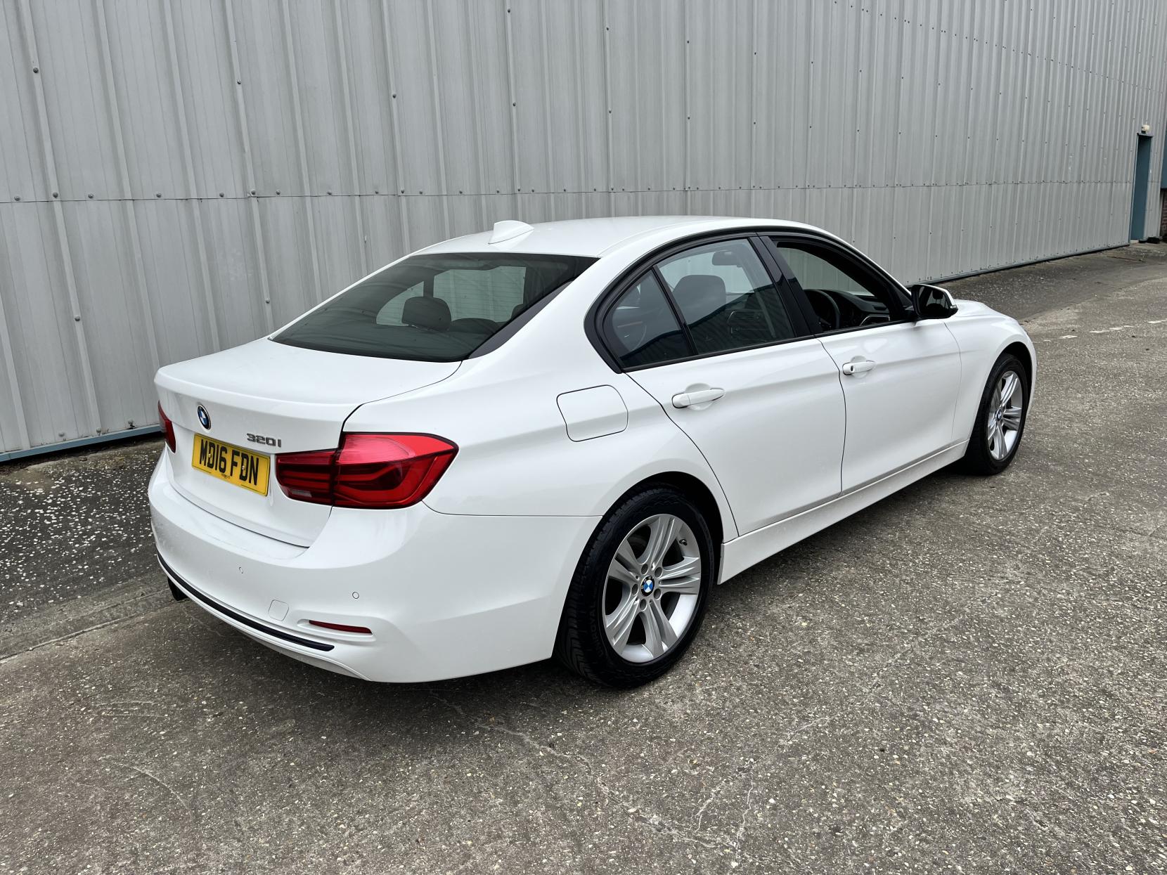 BMW 3 Series 2.0 320i Sport Euro 6 (s/s) 4dr