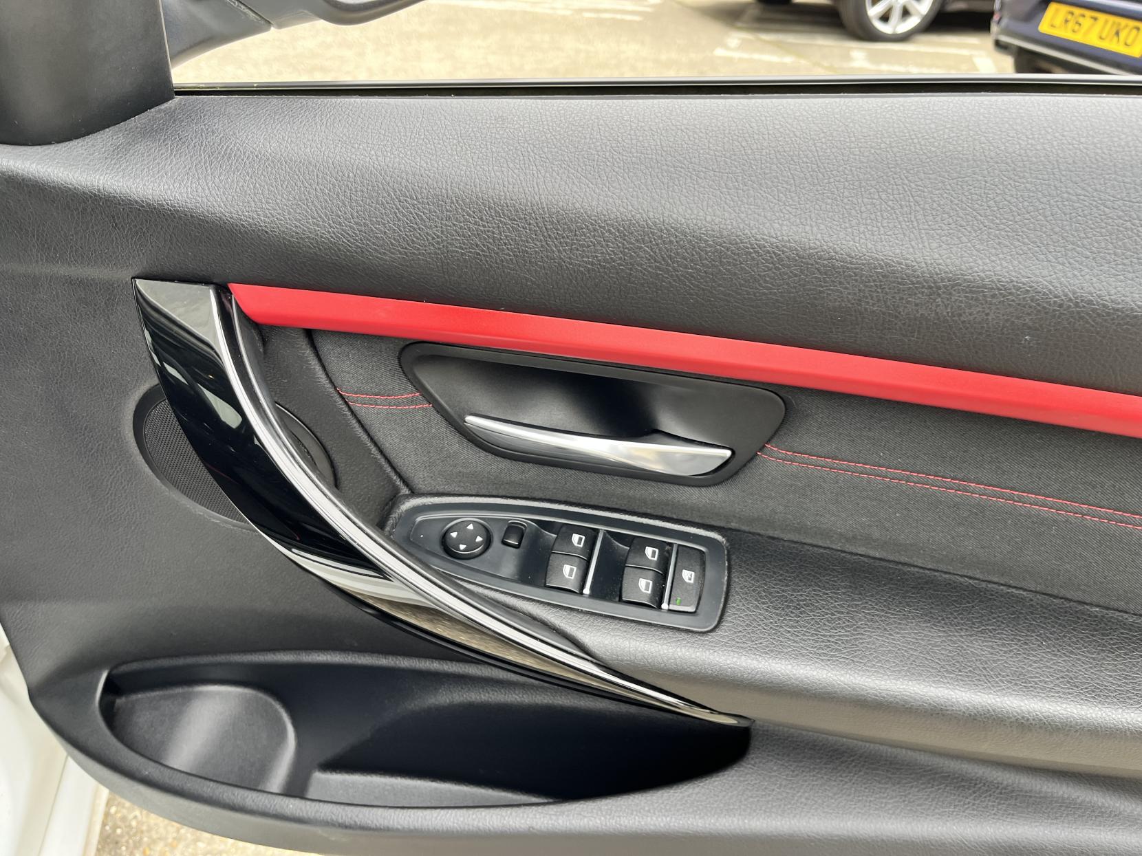 BMW 3 Series 2.0 320i Sport Euro 6 (s/s) 4dr