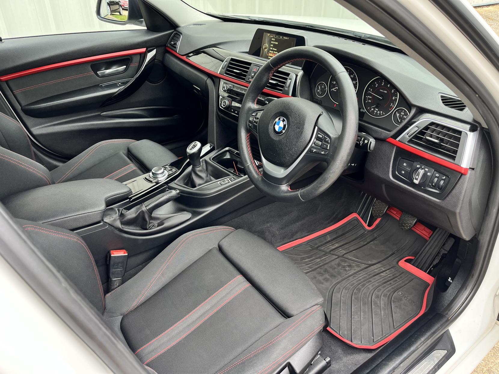 BMW 3 Series 2.0 320i Sport Euro 6 (s/s) 4dr