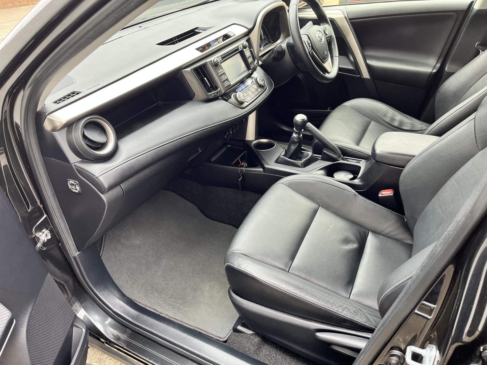 Toyota Rav4 2.0 D-4D Invincible